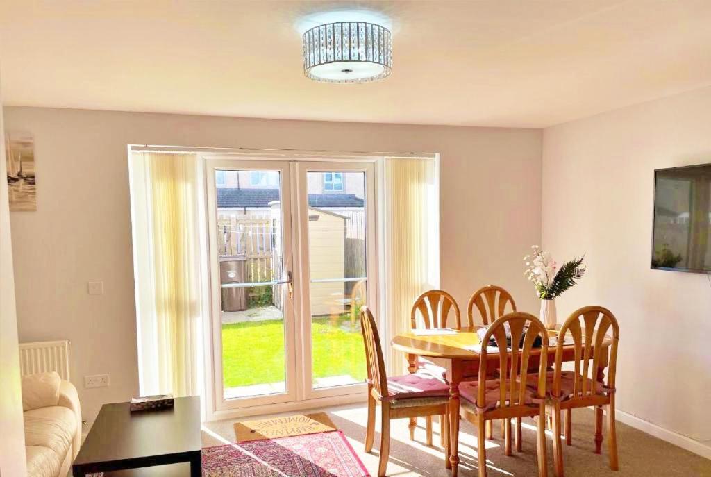 Newbuild - 3 Bedrooms, 2 Baths,5 Mins From Airport Edinburgh Exterior photo