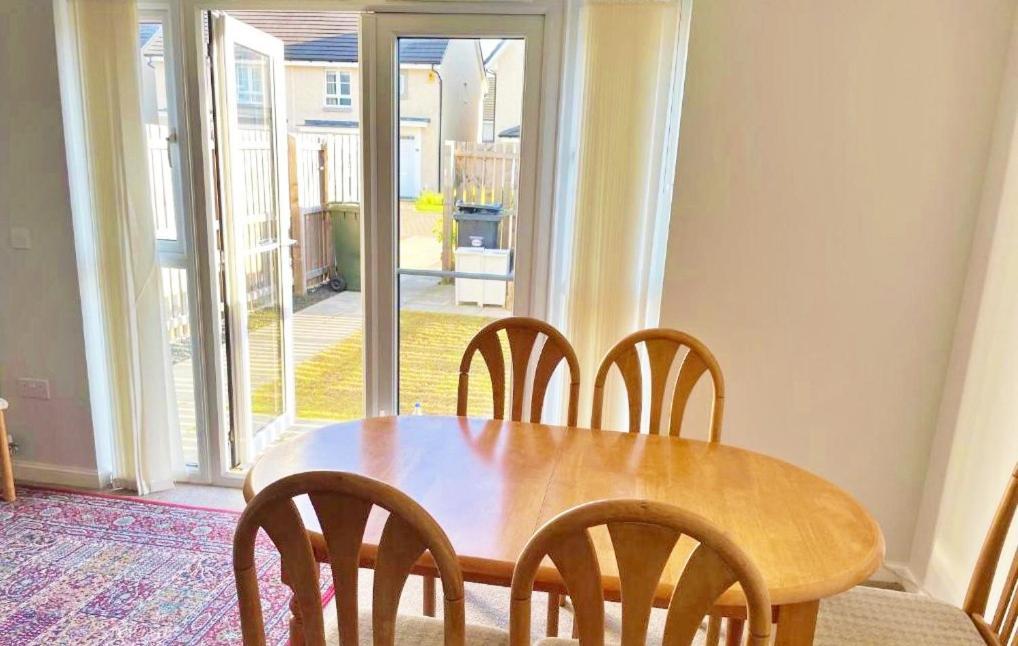 Newbuild - 3 Bedrooms, 2 Baths,5 Mins From Airport Edinburgh Exterior photo
